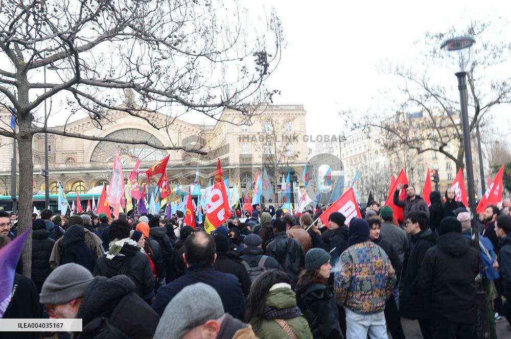 Kurdish People Demonstrate To Protest Over Far-Right Attack - Paris