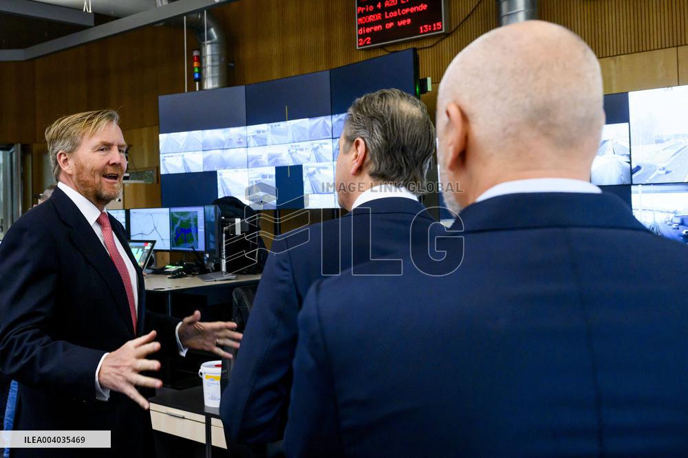 King Willem-Alexander visits the renovation of A16 - Rotterdam