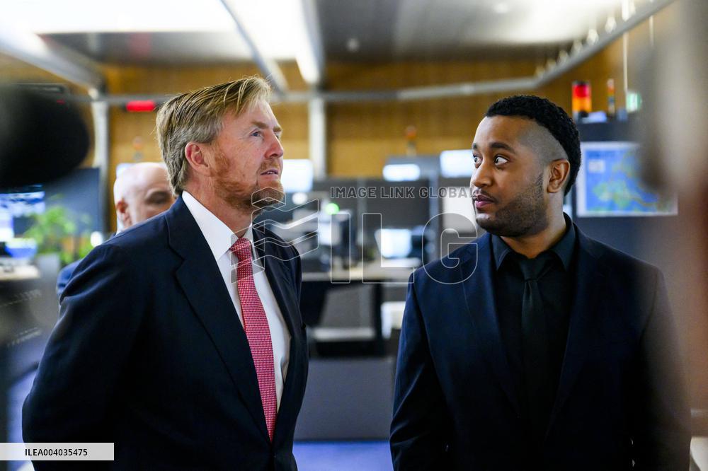 King Willem-Alexander visits the renovation of A16 - Rotterdam