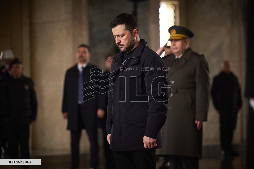 Volodymyr Zelensky and wife Visit Mausoleum of Ataturk - Ankara