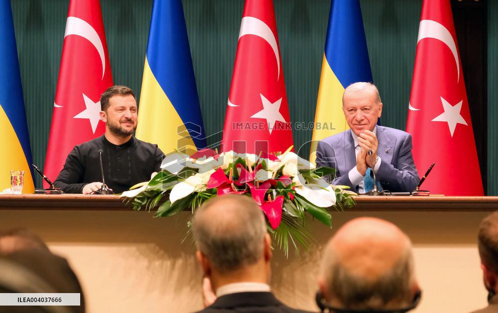 Zelenskyy, Erdogan hold talks in Ankara