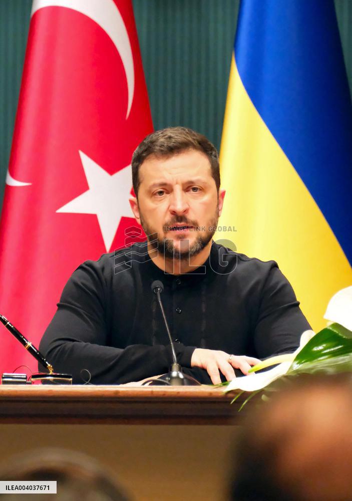 Zelenskyy, Erdogan hold talks in Ankara