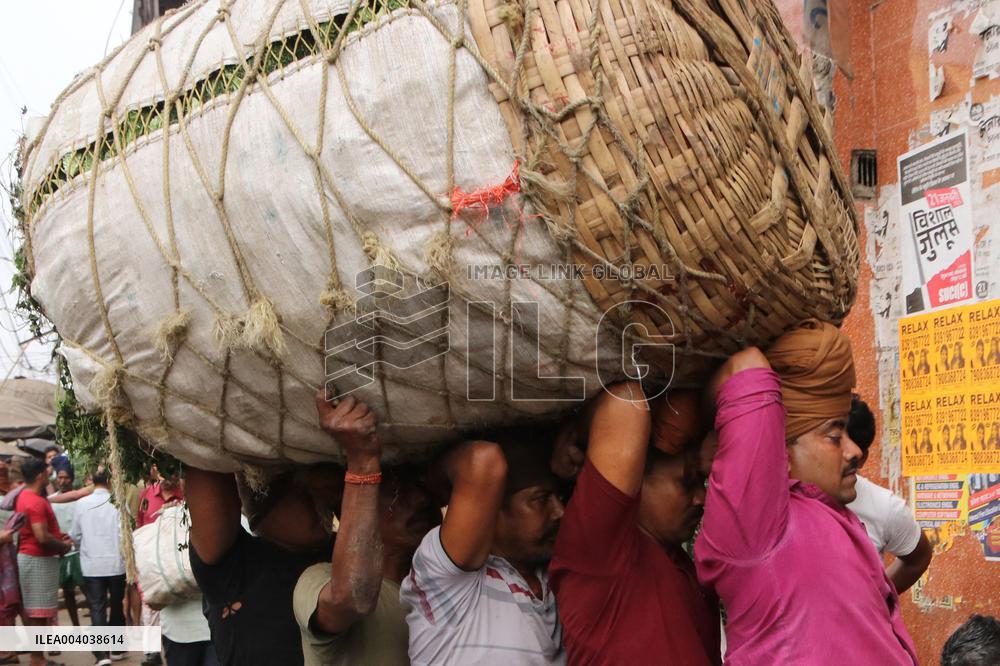 Labourers Unloading Vegetables Bags - India