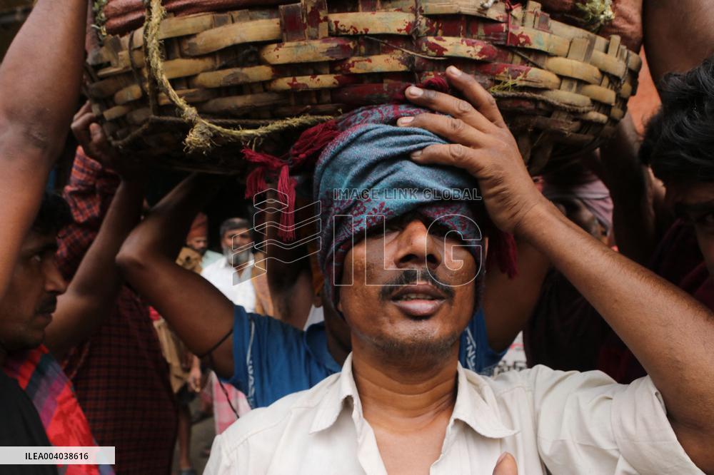 Labourers Unloading Vegetables Bags - India