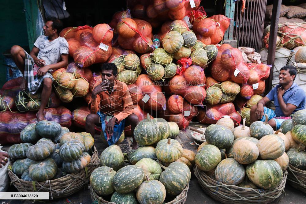Labourers Unloading Vegetables Bags - India
