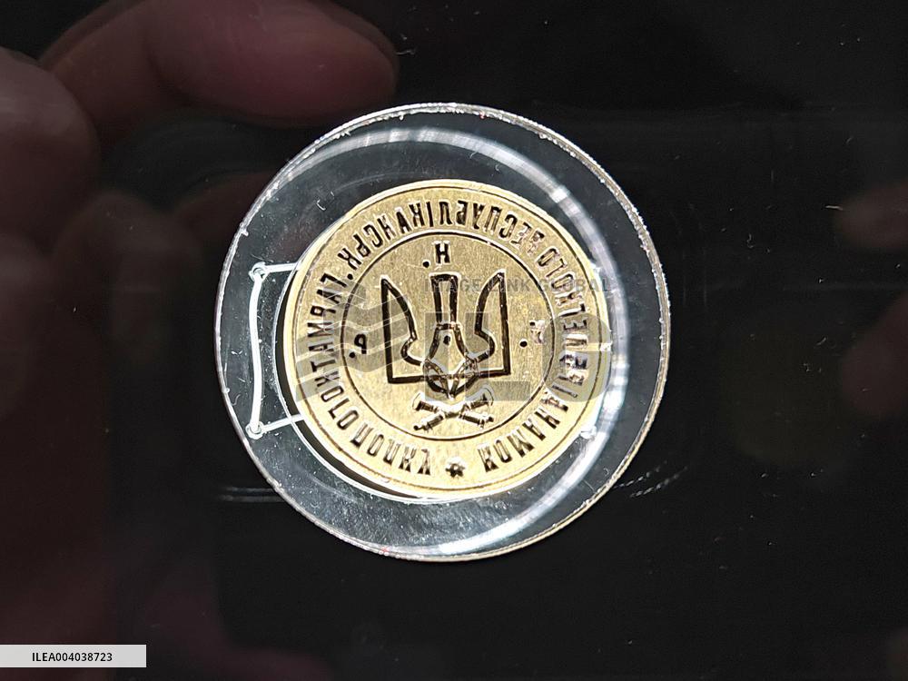 Exhibition at Kyiv War Museum celebrates Ukraines coat of arms