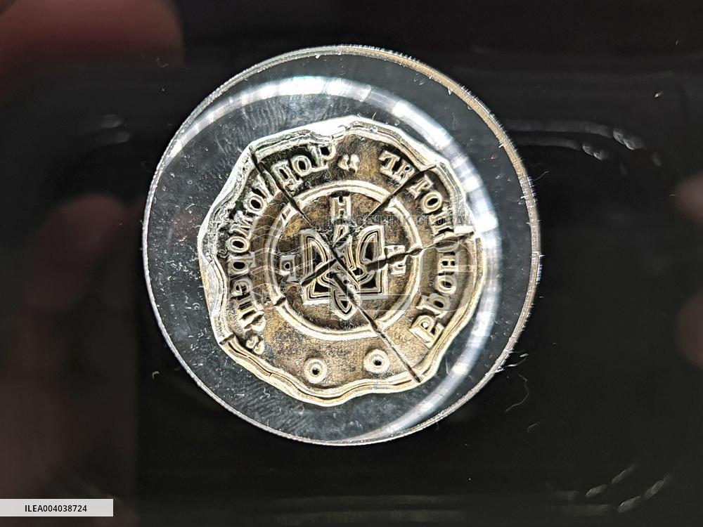 Exhibition at Kyiv War Museum celebrates Ukraines coat of arms