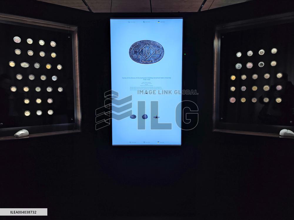 Exhibition at Kyiv War Museum celebrates Ukraines coat of arms