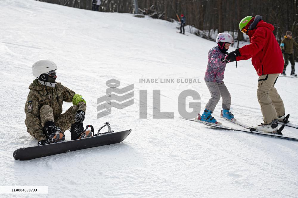War veterans visit adaptive skiing training session in Kyiv