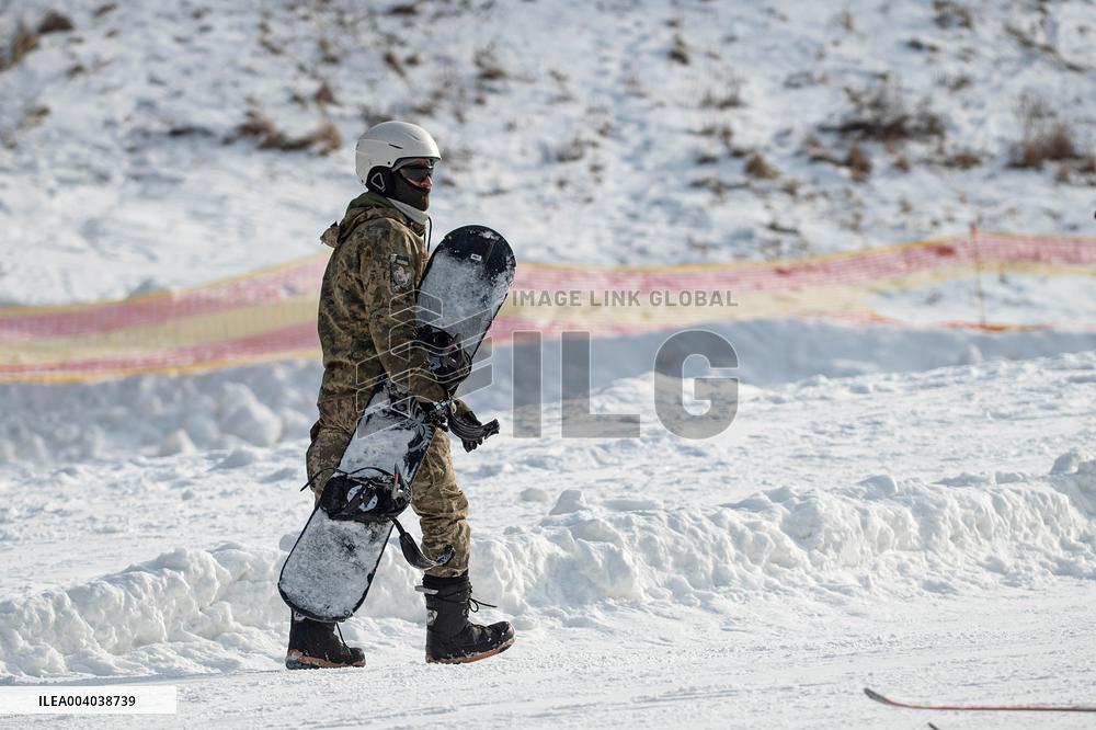 War veterans visit adaptive skiing training session in Kyiv