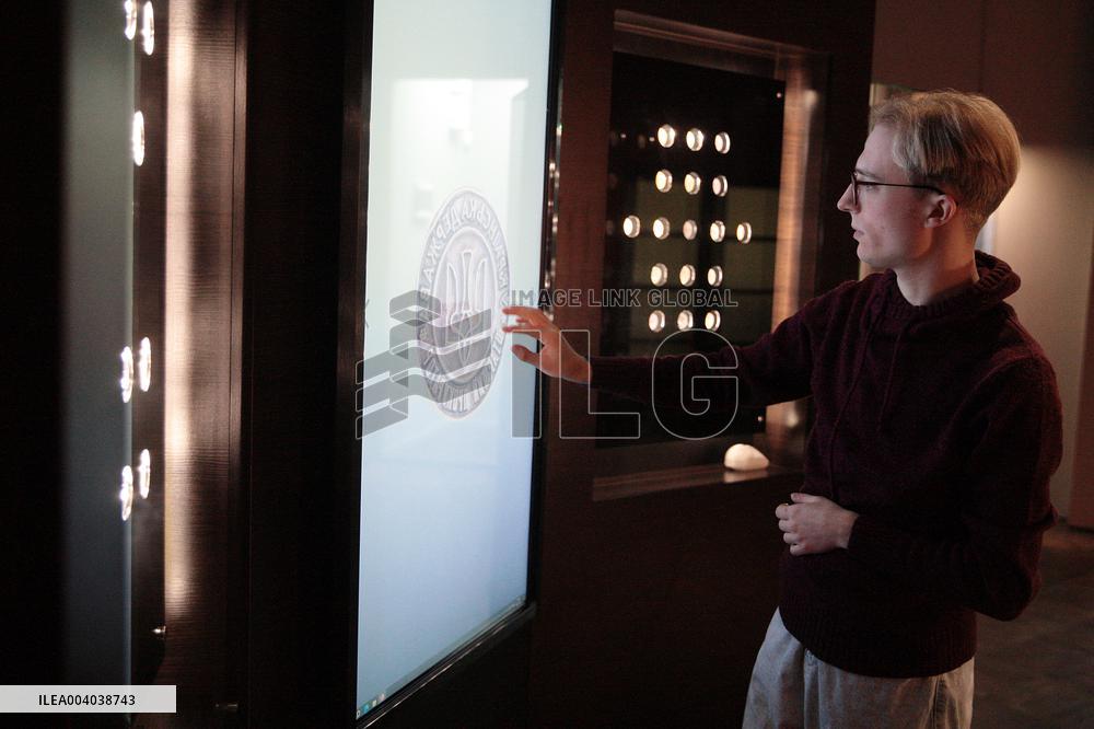 Exhibition at Kyiv War Museum celebrates Ukraines coat of arms