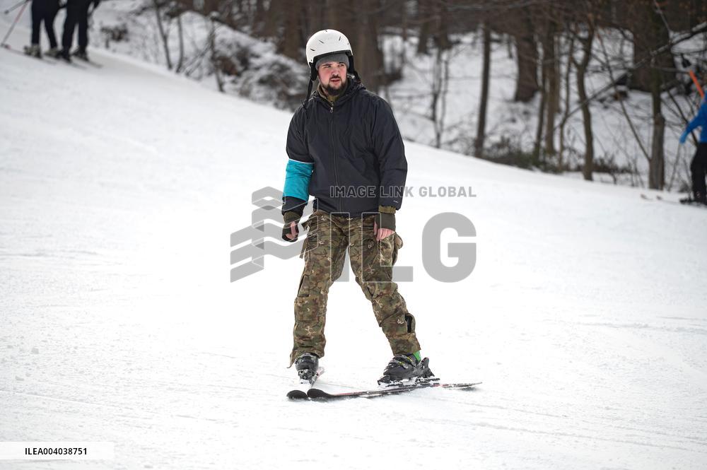 War veterans visit adaptive skiing training session in Kyiv