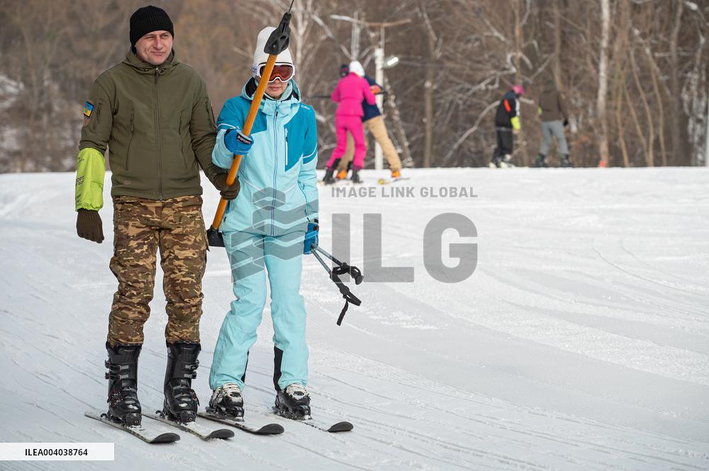 War veterans visit adaptive skiing training session in Kyiv