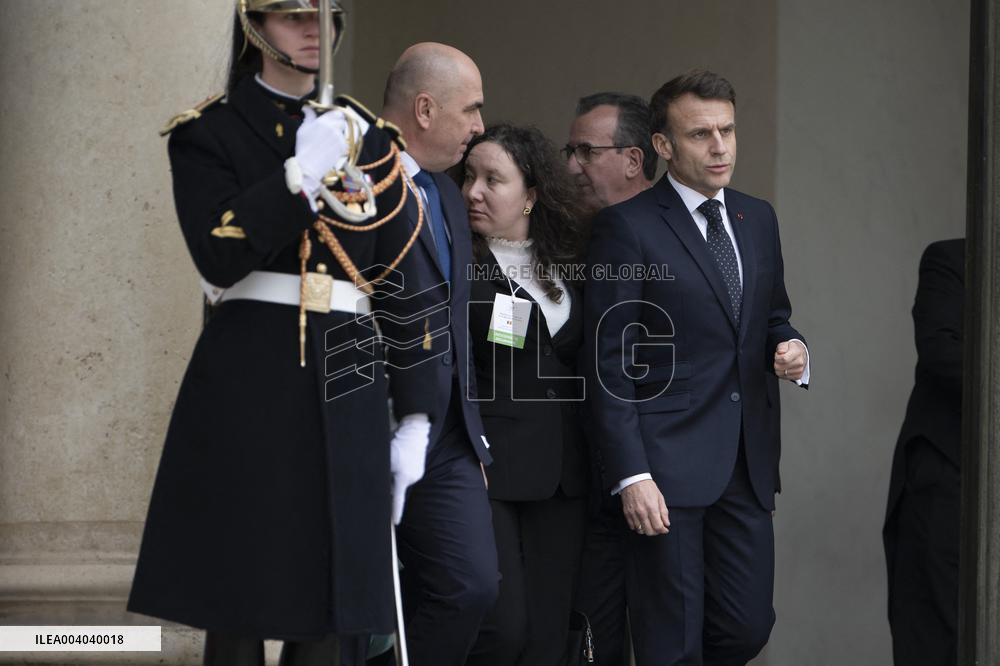 French President Welcomes Romanian President - Paris