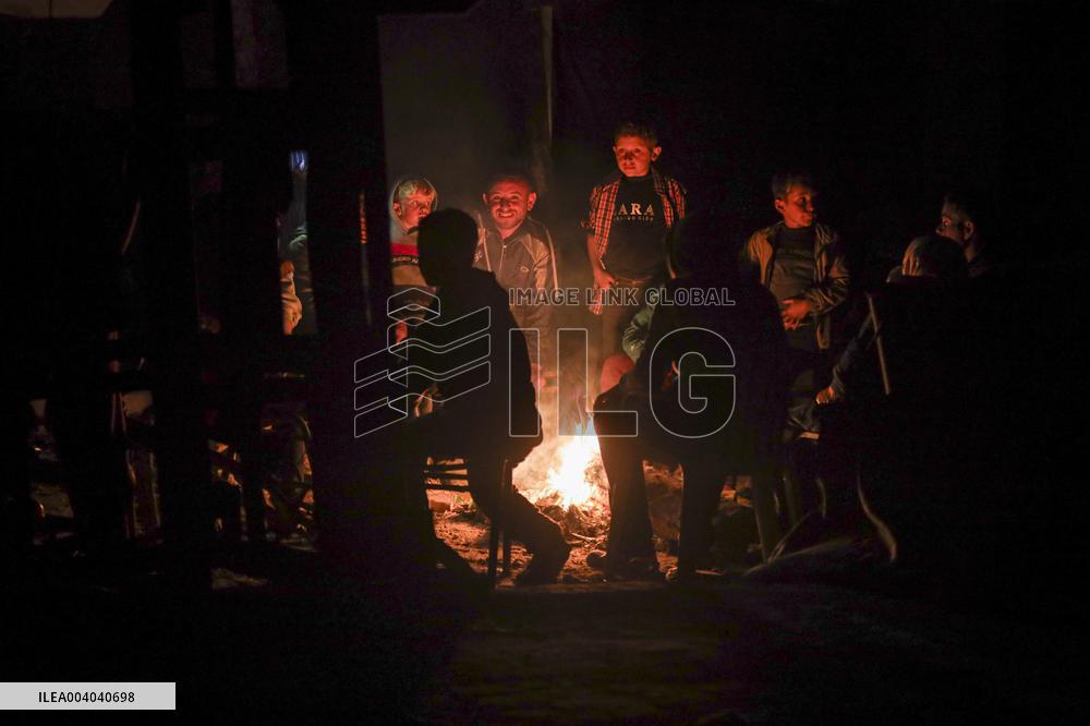 Displaced Palestinians Wait for Aid Amid the Rubble of Gaza’s Destruction