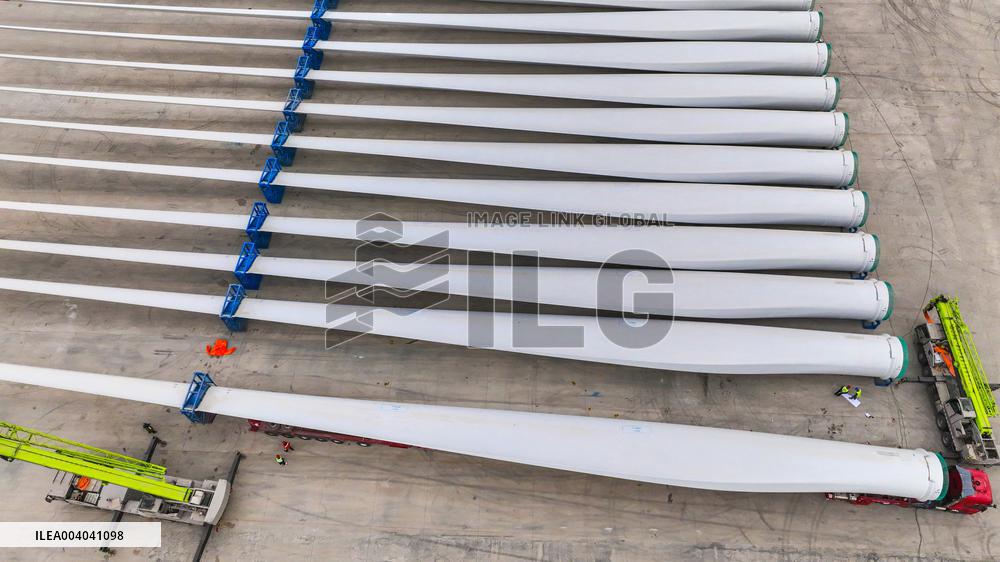 Shanghai Electric Wind Power (Zhangye) Fan Blade Shipping Field