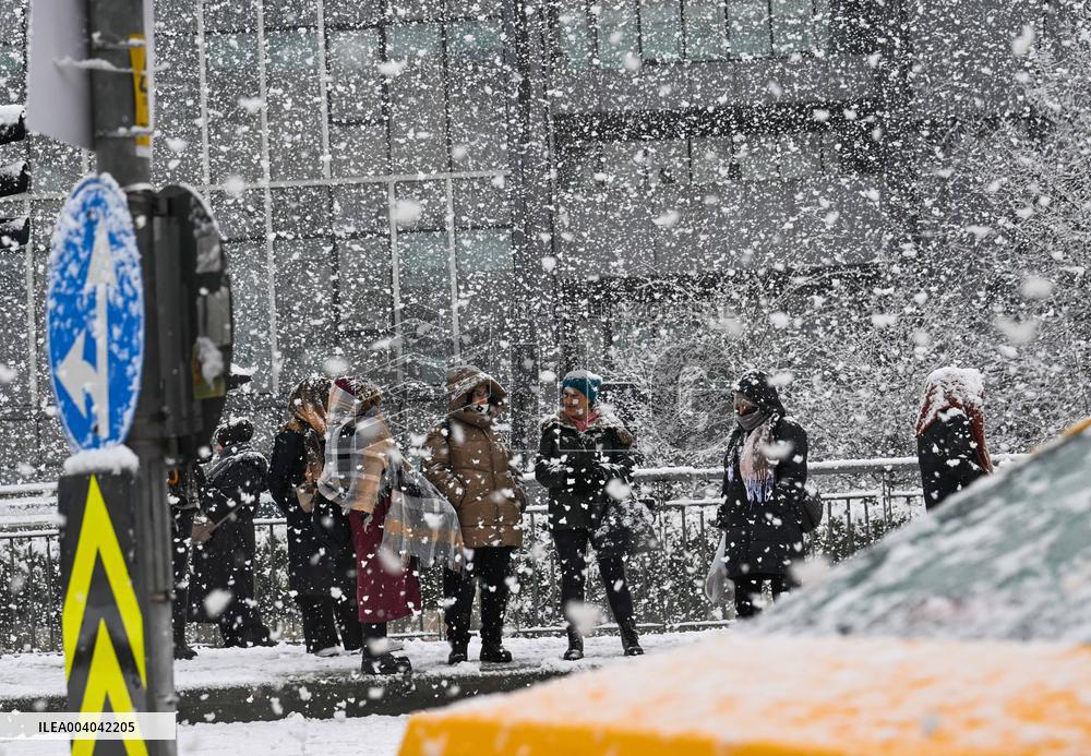 Istanbul Underwent Heavy Snowfall