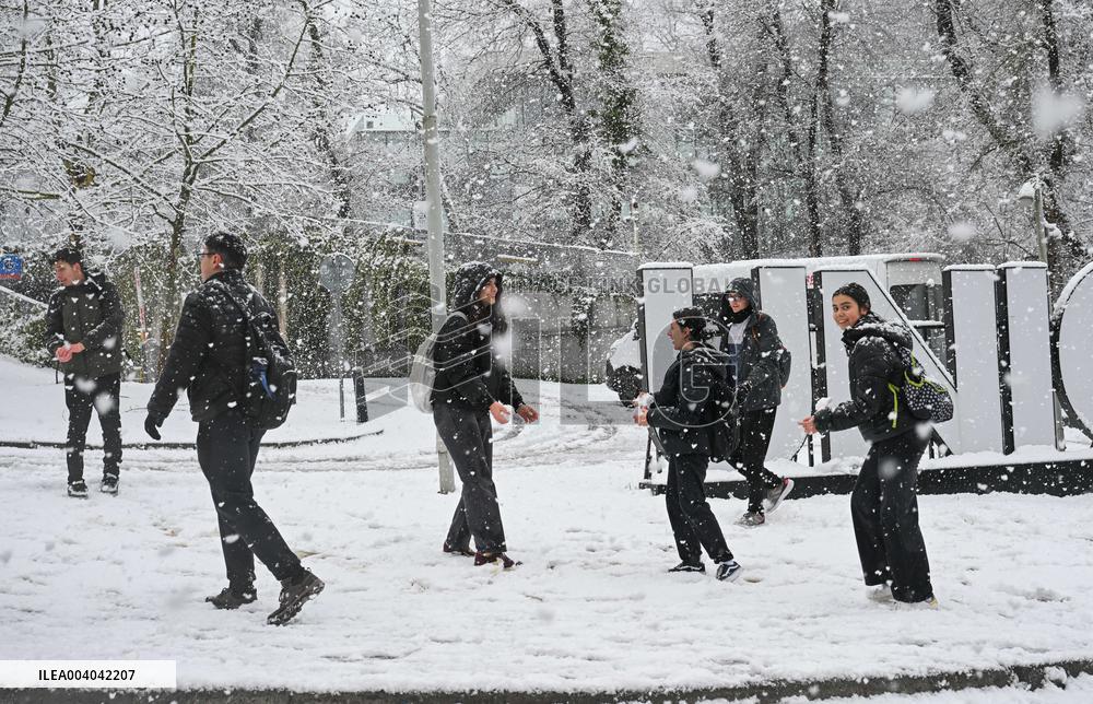 Istanbul Underwent Heavy Snowfall