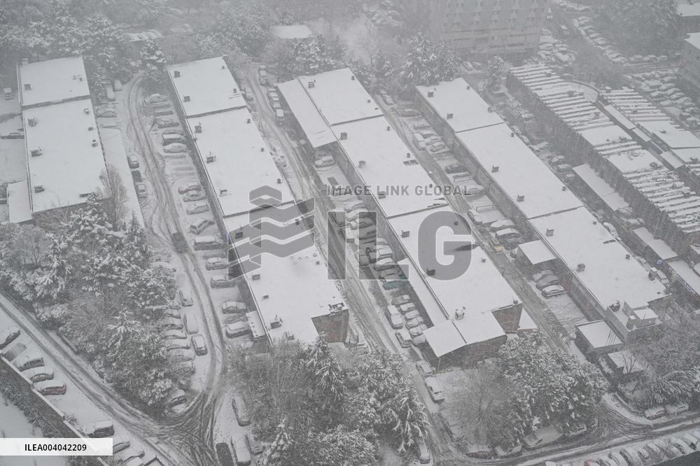 Istanbul Underwent Heavy Snowfall