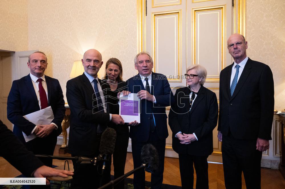 Pensions Report Results At Hotel Matignon - Paris