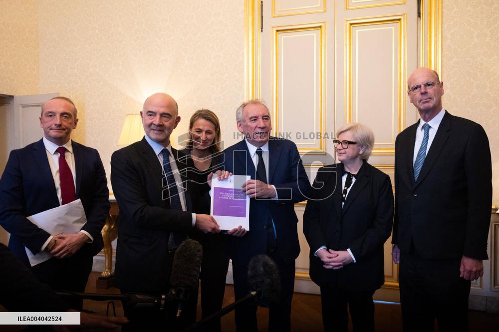 Pensions Report Results At Hotel Matignon - Paris