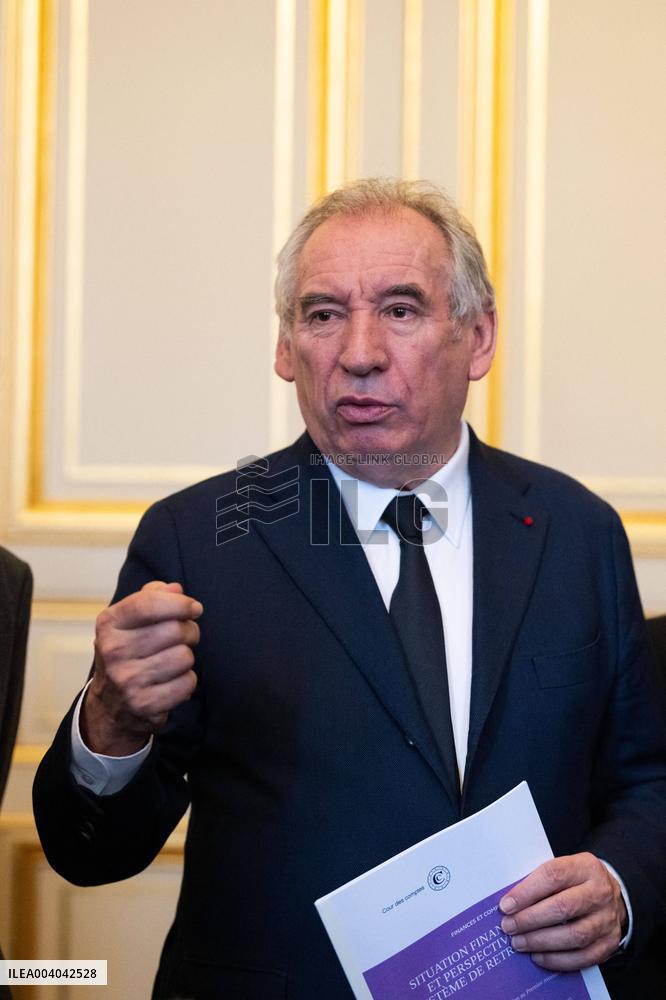 Pensions Report Results At Hotel Matignon - Paris