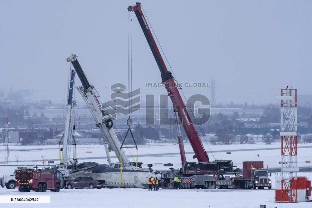 Cranes Lift Wreckage of Overturned Plane - Toronto