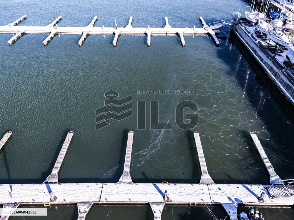 Oil slick at the Noblessner Harbor