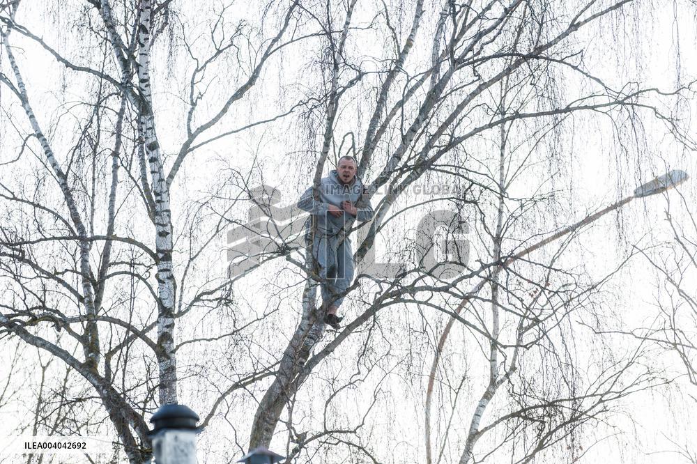 Unpredictable behavior of a man causing a traffic accident