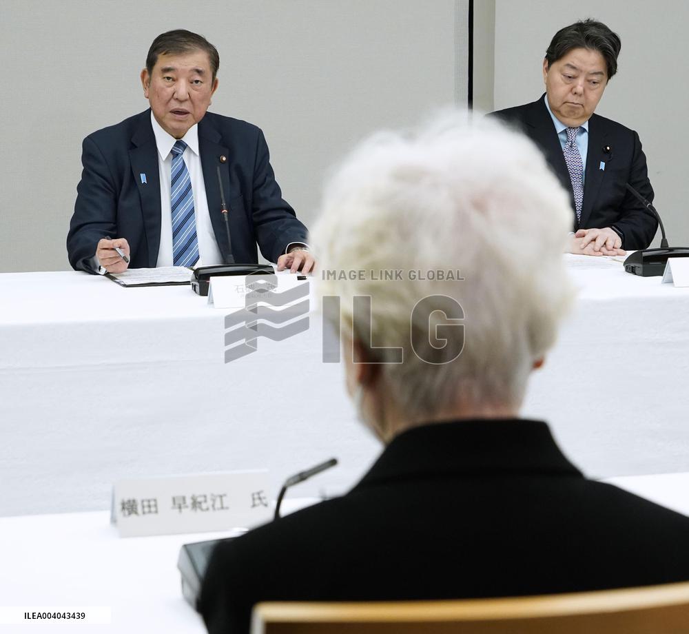 Japan PM meet families of abductees