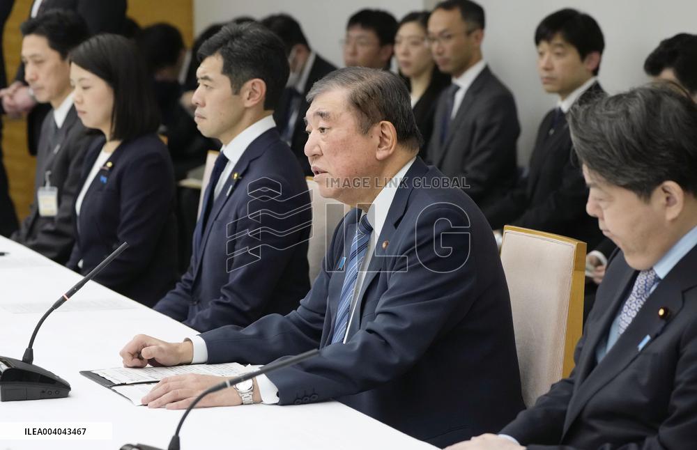 Japan PM meet families of abductees