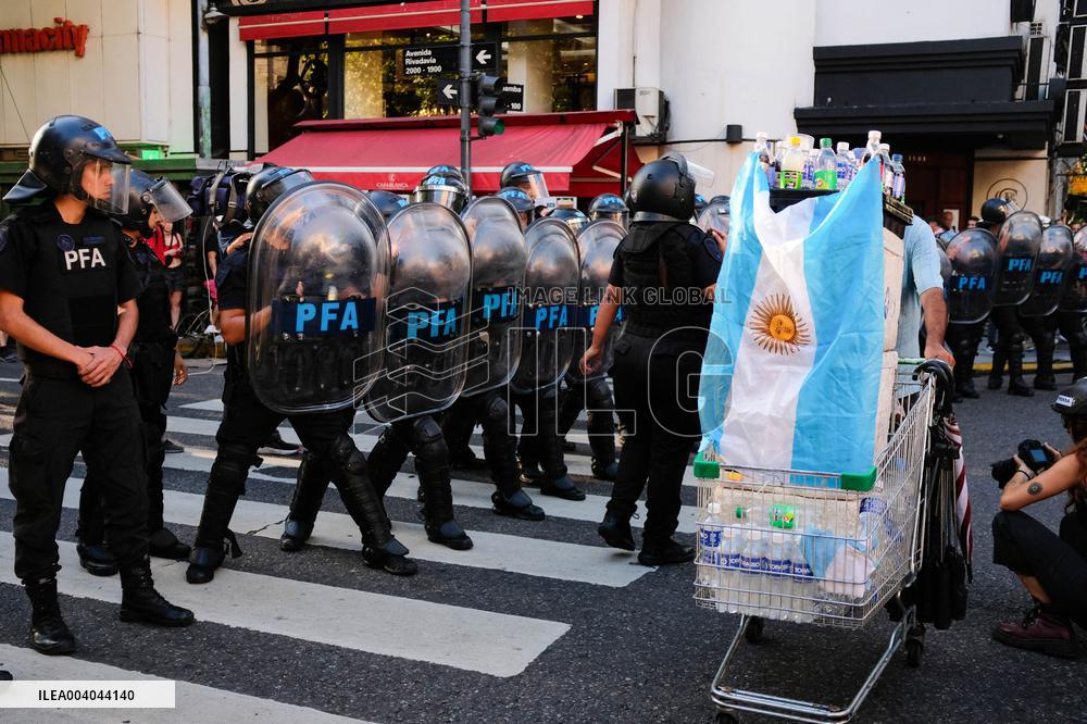 Pensioners Demonstrate Buenos Aires