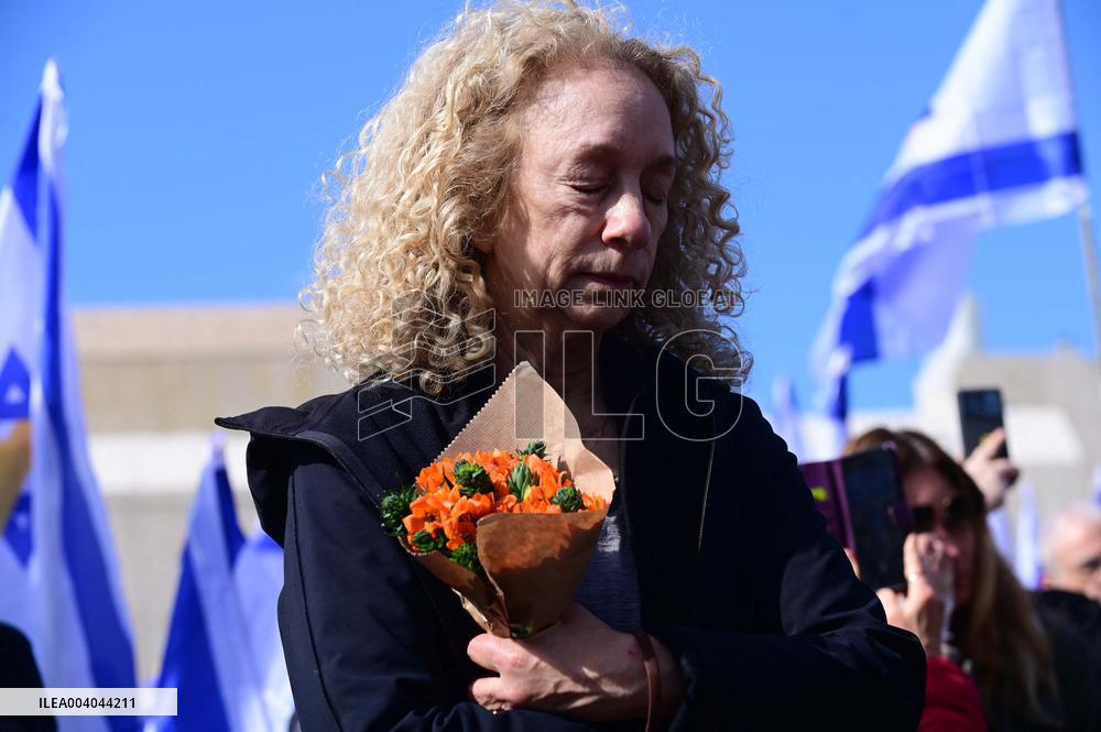 People Watch The Televised Handover Of The Bodies Of The Israeli Hostages - Tel Aviv