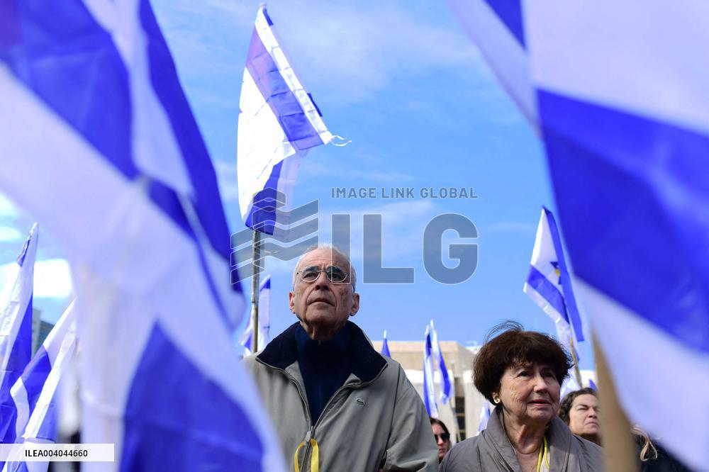 People Watch The Televised Handover Of The Bodies Of The Israeli Hostages - Tel Aviv