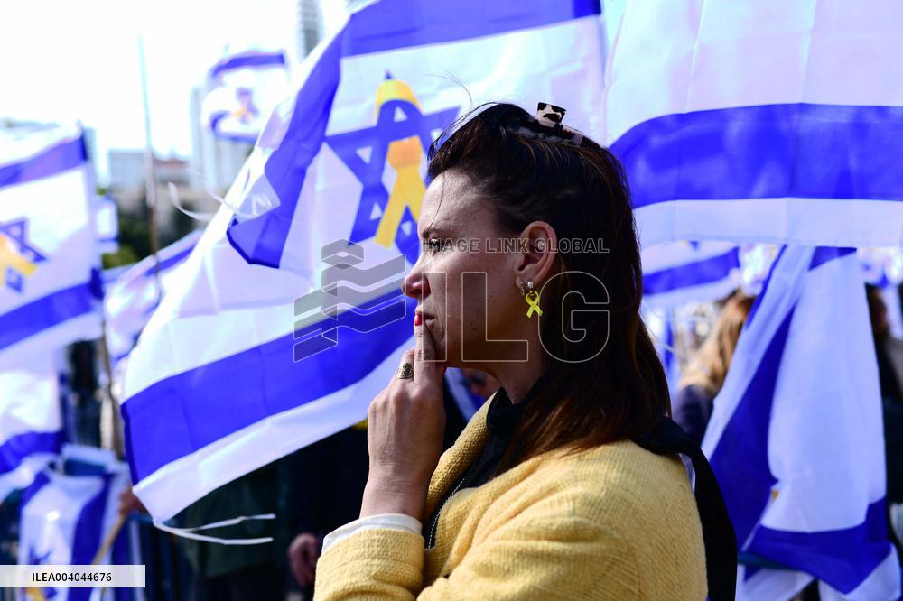People Watch The Televised Handover Of The Bodies Of The Israeli Hostages - Tel Aviv