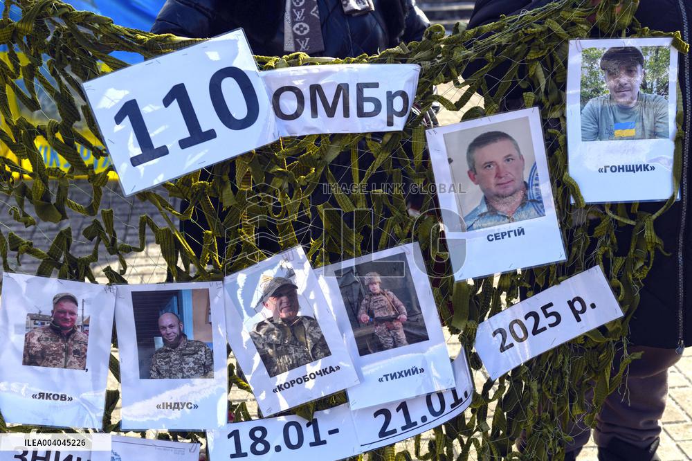 Performance in support of Kremlin prisoners in Kyiv