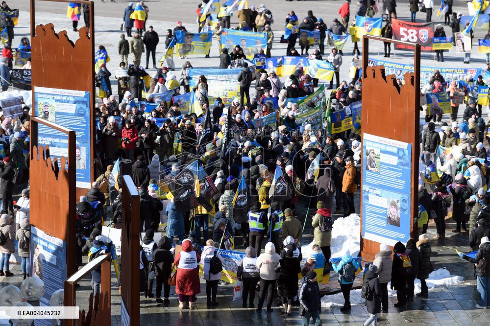 Performance in support of Kremlin prisoners in Kyiv