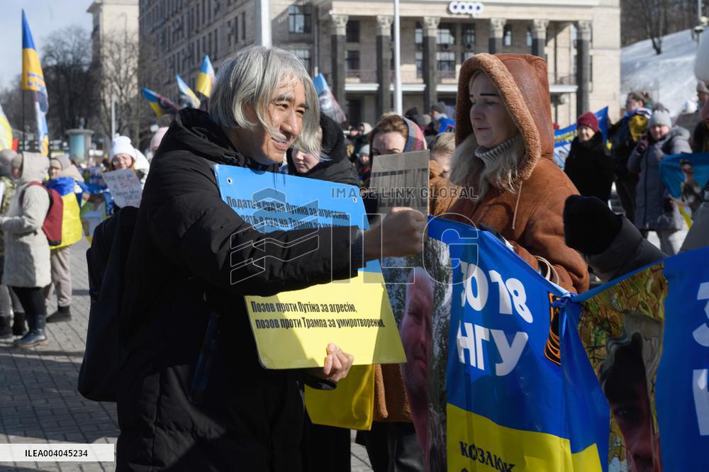 Performance in support of Kremlin prisoners in Kyiv