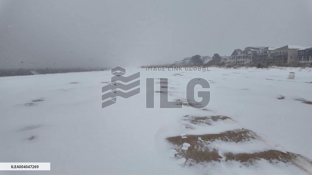 US: Snow-Covered Beach Scene Captured In Norfolk, Virginia 3