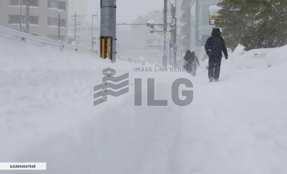 Heavy snowfall in Japan