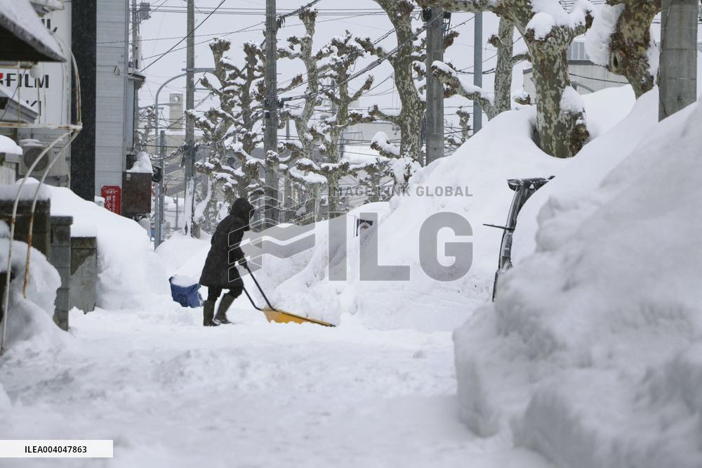Heavy snowfall in Japan