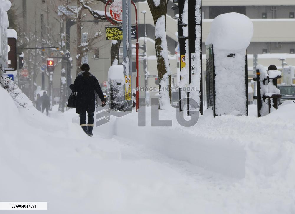 Heavy snowfall in Japan