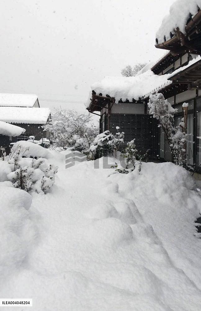Heavy snowfall in Japan