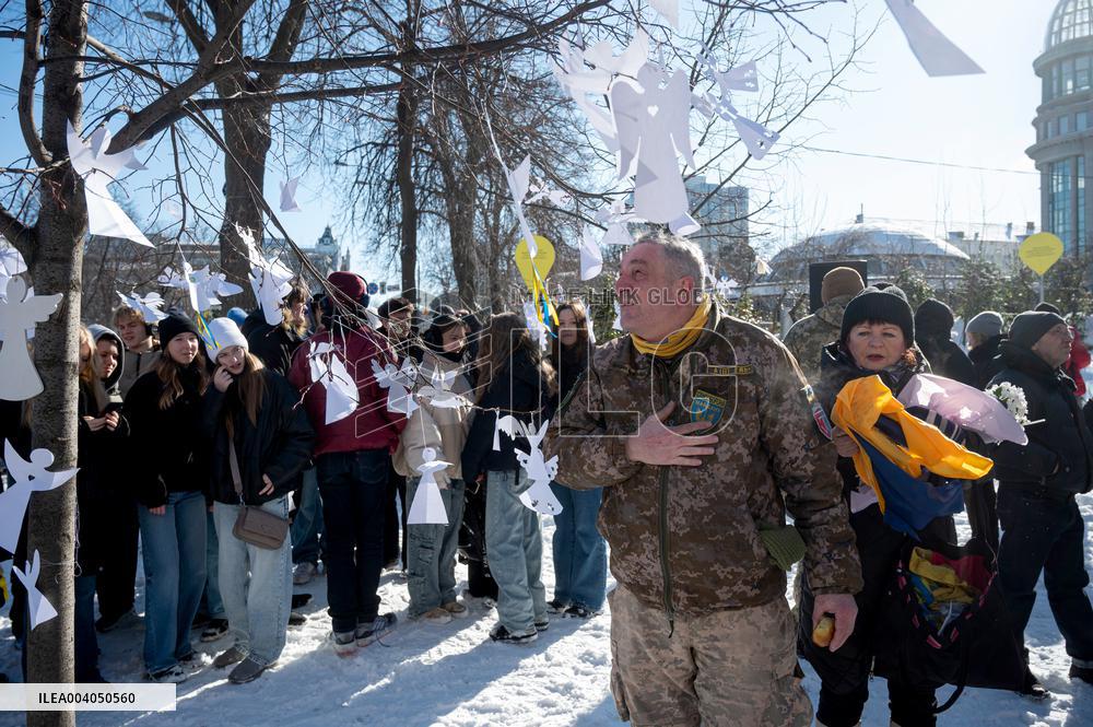 Kyiv pays tribute to Heavenly Hundred Heroes