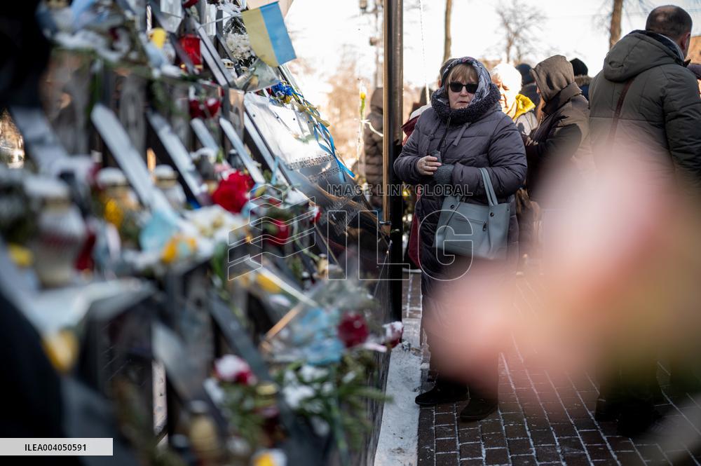 Kyiv pays tribute to Heavenly Hundred Heroes