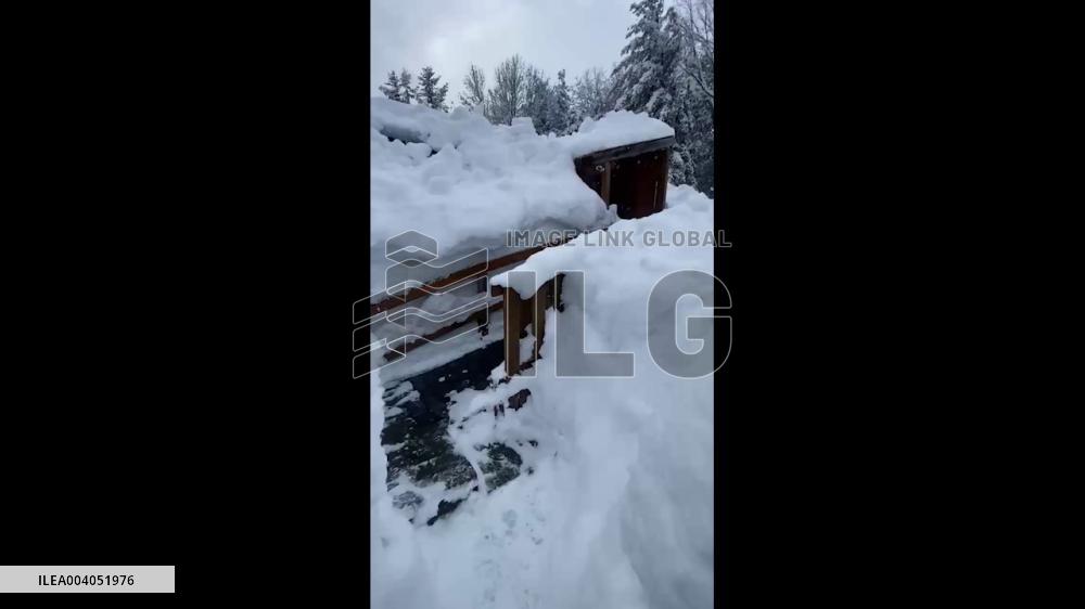 US: Homes, Cars Buried In Lake-Effect Snow In Western New York