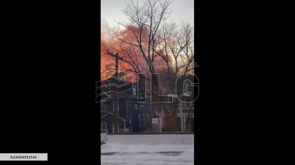 US: Thick Smoke Rises From Scrap Metal Yard Fire In Camden, NJ 3