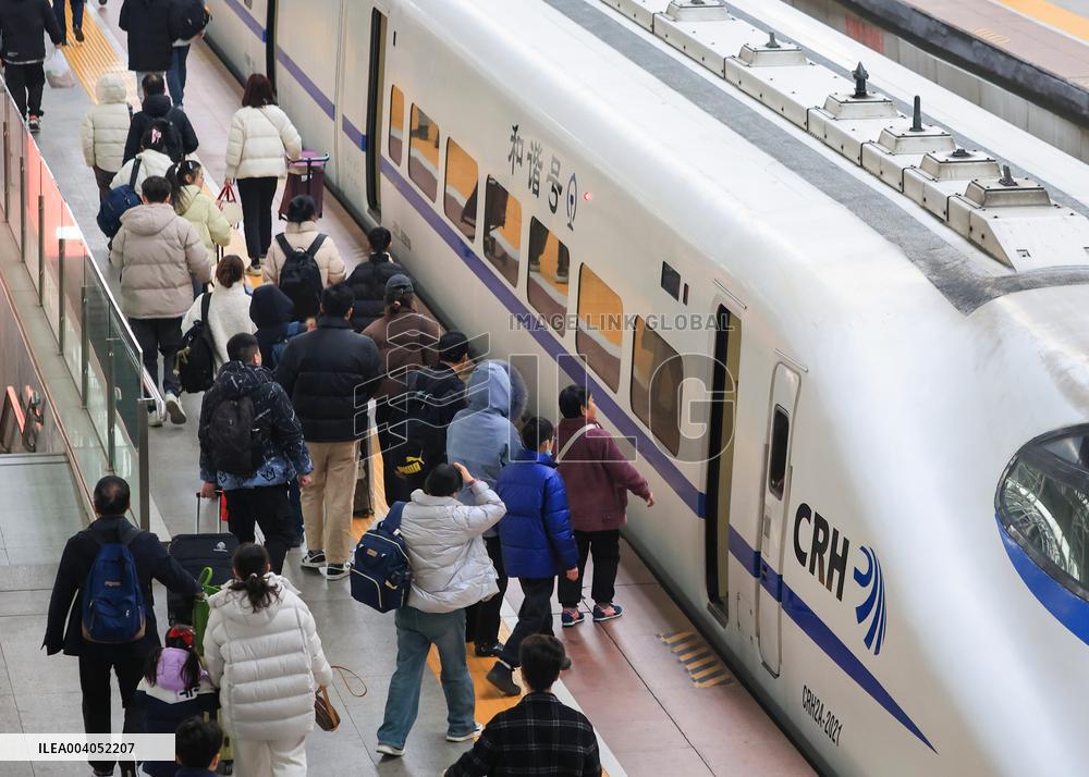 2025 Spring Festival Travel Rush End