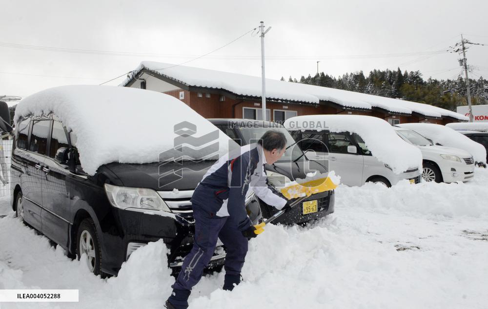Heavy snowfall in Japan