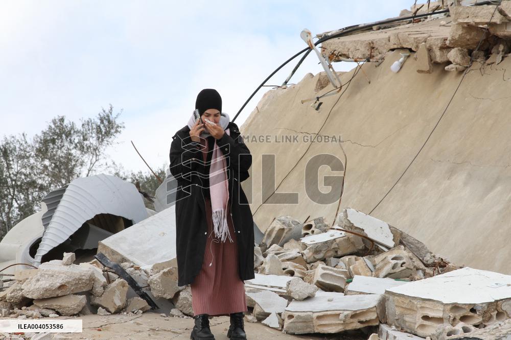 Residents return to ruins after partial Israeli withdrawal - Lebanon